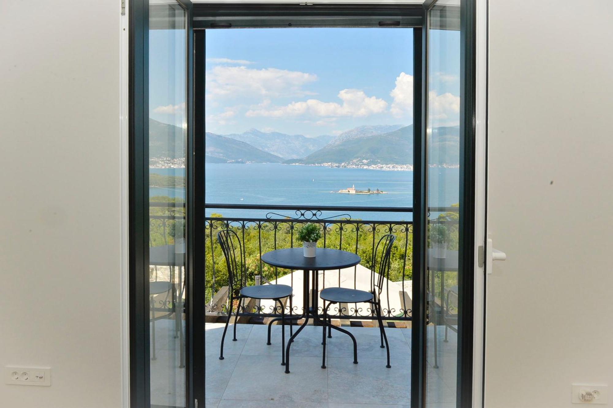 Vista Azzurra Villa *